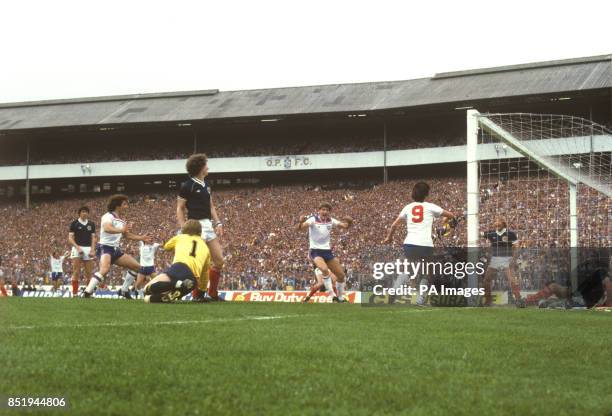 Alan Rough 592 Alan Rough Stock Photos, High-Res Pictures, and Images - Getty Images
