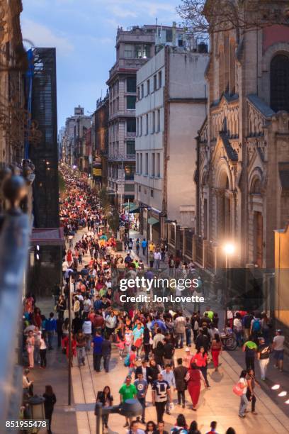 crowded mexico city street - mexico city street stock pictures, royalty-free photos & images