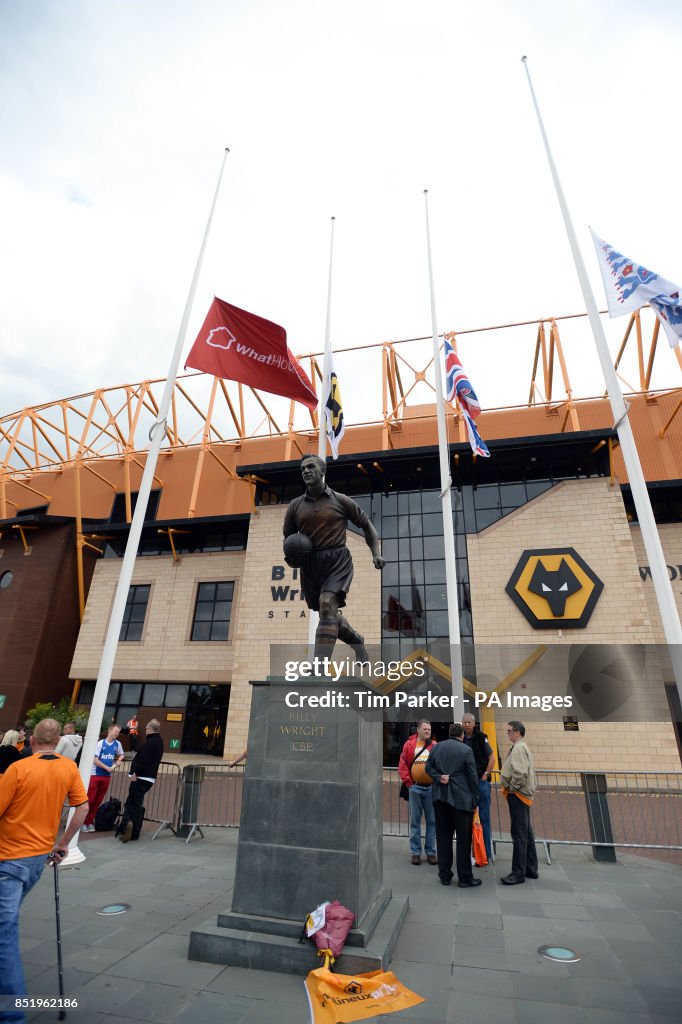 Soccer - Sky Bet League One - Wolverhampton Wanderers v Gillingham - Molineaux