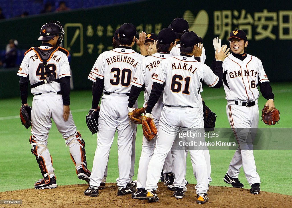 South Korea v Yomiuri Giants