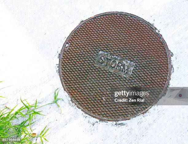 storm drain cover- manhole cover - マンホール ストックフォトと画像