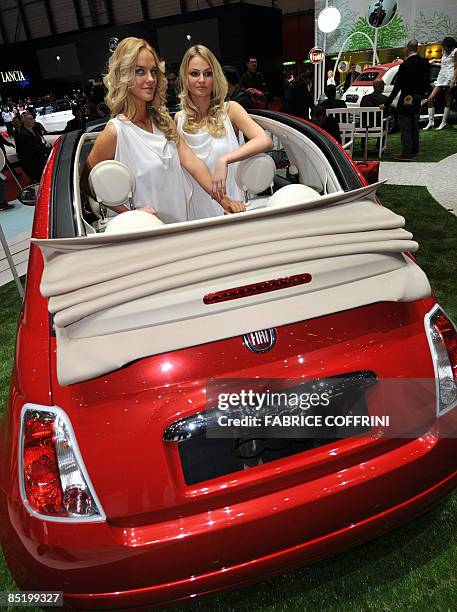 Two model present the new Fiat 500C during the first media day of the 79th Geneva Car Show on March 3, 2009 in Geneva. The first European rendezvous...