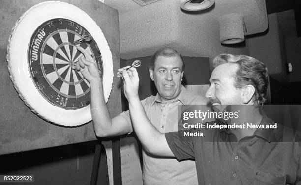 Darts Exhibition match by International Player, John Lowe in Molly Malone's giving Pady Cleary, Castleknock Elms dart club advice, circa October 1989...