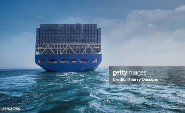 container ship - containerschiffe stock-fotos und bilder