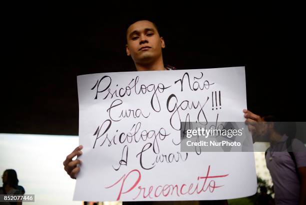 Protesters protest on Avenida Paulista on 22 September 2017 against Judge Waldemar Cláudio de Carvalho of the 14th Federal District Court, granted an...