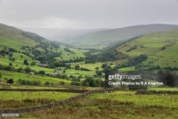 rainy september day in the yorkshire dales, england - north yorkshire stock-fotos und bilder