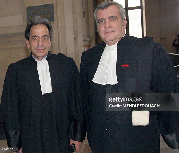 Les avocats de la défense, Mes Pierre Haïk et Thierry Herzog quittent le 04 mars 2009 le Tribunal correctionnel de Paris. Le procès s'achève ce jour...