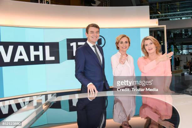 Joerg Schoenenborn, Caren Miosga and Tina Hassel during the 'Bundestagswahl' TV Show Photo Call on September 22, 2017 in Berlin, Germany.