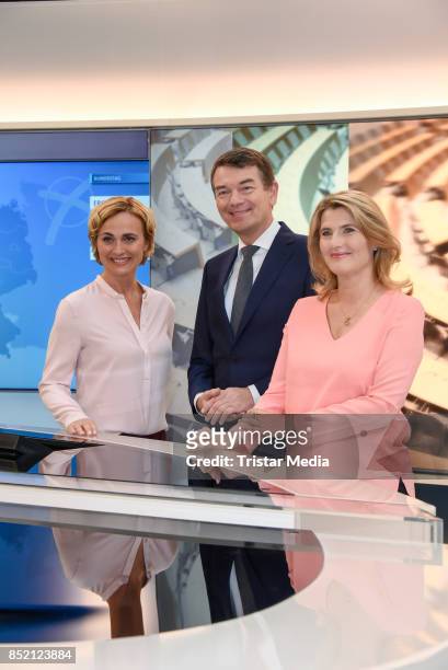 Caren Miosga, Joerg Schoenenborn and Tina Hassel during the 'Bundestagswahl' TV Show Photo Call on September 22, 2017 in Berlin, Germany.