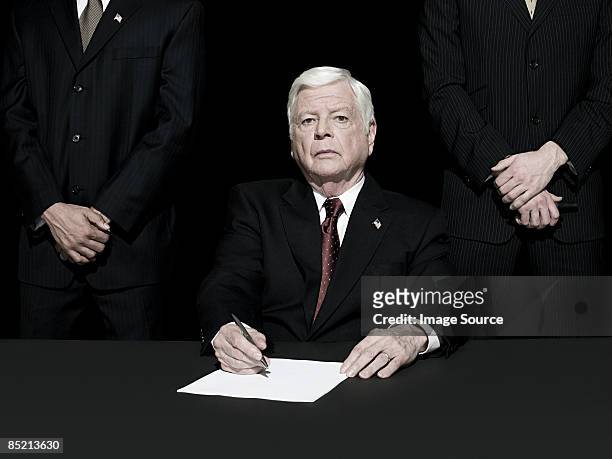 politician signing paper - all the presidents men stock pictures, royalty-free photos & images
