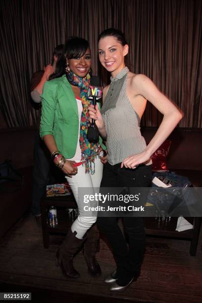 S Janell Snowden and model Kimberly Leemans attend the Old Navy private party at 1Oak on March 3, 2009 in New York City.