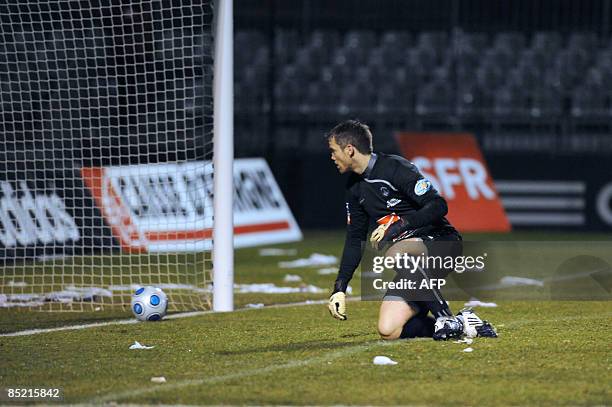 Paris Saint-Germain's goalkeepper Mickael Landreau looks the ball entering his goal during the French cup football match Rodez vs PSG, on February 4,...