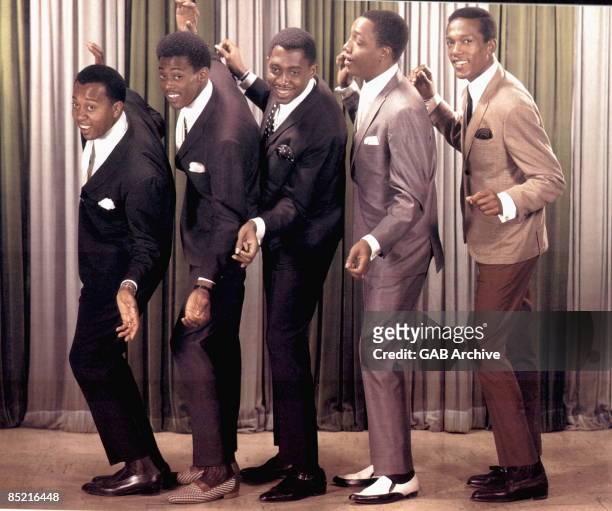 Photo of TEMPTATIONS; L-R: Melvin Franklin, David Ruffin, Otis Williams, Paul Williams, Eddie Kendricks - posed, group shot
