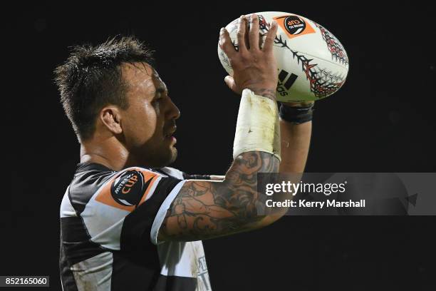 Ash Dixon of Hawke's Bay gets ready to throw to a lineout during the round six Mitre 10 Cup match between Hawke's Bay and Taranaki at McLean Park on...