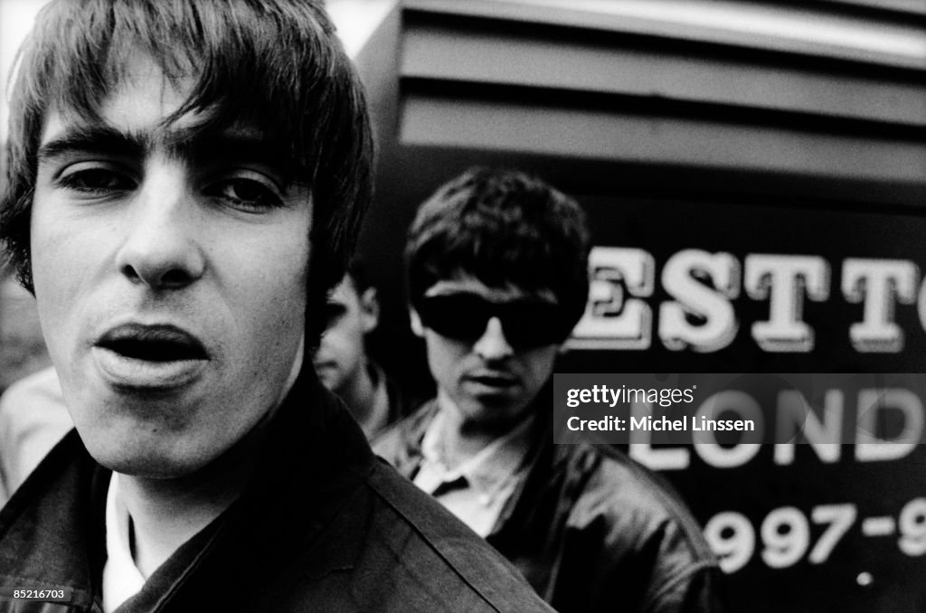 Photo of Noel GALLAGHER and Liam GALLAGHER and OASIS