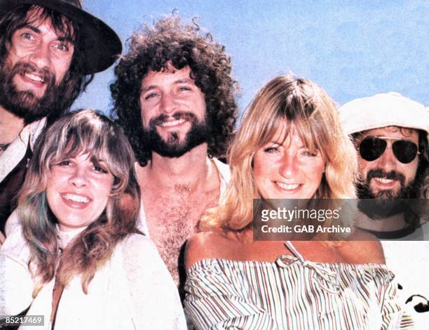 Photo of FLEETWOOD MAC; L-R: Mick Fleetwood, Stevie Nicks, Lindsey Buckingham, Christine McVie, John McVie. Posed, group shot, c.1975