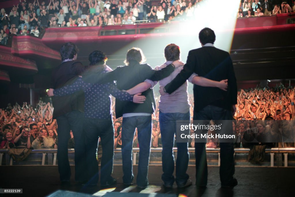 Photo of SILHOUETTES and James BLUNT