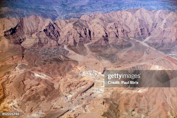 aerial view of zagros mountains range, near shiraz, iran - iran iraq stock pictures, royalty-free photos & images