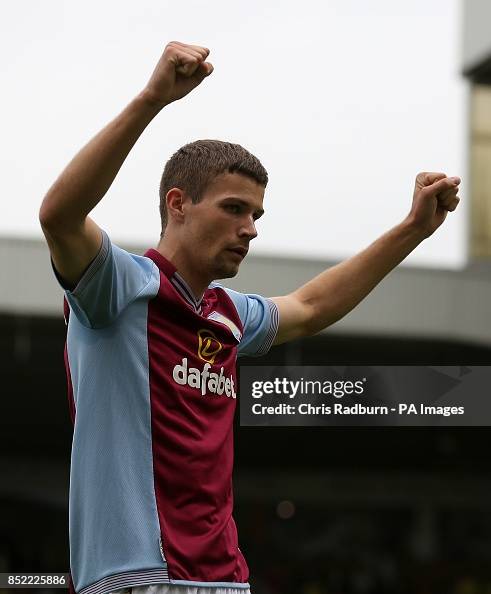 Soccer - Barclays Premier League - Norwich City v Aston Villa - Carrow Road Soccer - Barclays Premier League - Norwich City v Aston Villa - Carrow Road