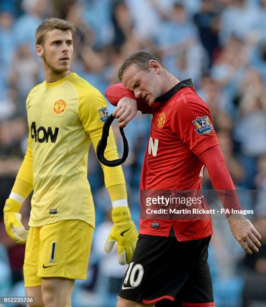 Manchester United's Wayne Rooney leaves the pitch after his teams 4-1 defeat by Manchester City, with goalkeeper David De Gea followinglays Premier...