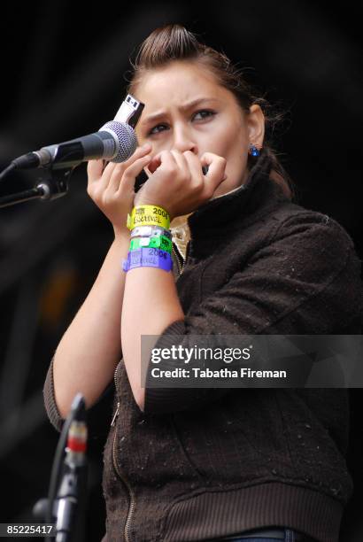 Photo of Kitty, Daisy & Lewis @ Bestival - 09/09/06, Kitty, Daisy & Lewis on the main stage @ Bestival - 09/09/06