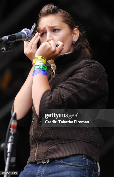 Photo of Kitty, Daisy & Lewis @ Bestival - 09/09/06, Kitty, Daisy & Lewis on the main stage @ Bestival - 09/09/06