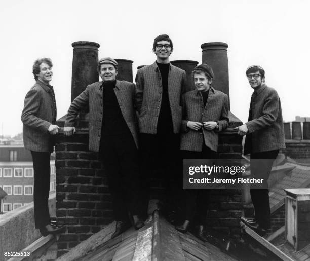 Photo of Paul JONES and MANFRED MANN; L-R: Paul Jones, Mike Vickers, Tom McGuinness, Mike Hugg, Manfred Mann - posed, group shot, on rooftop