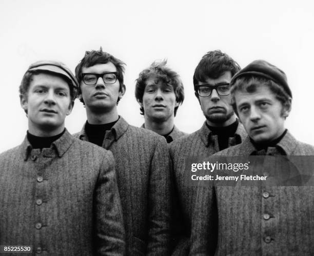 Photo of Paul JONES and MANFRED MANN; L-R: Mike Vickers, Tom McGuinness, Paul Jones, Manfred Mann, Mike Hugg - posed, group shot