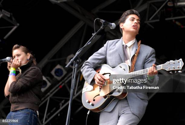 Photo of Kitty, Daisy & Lewis @ Bestival - 09/09/06, Kitty, Daisy & Lewis on the main stage @ Bestival - 09/09/06