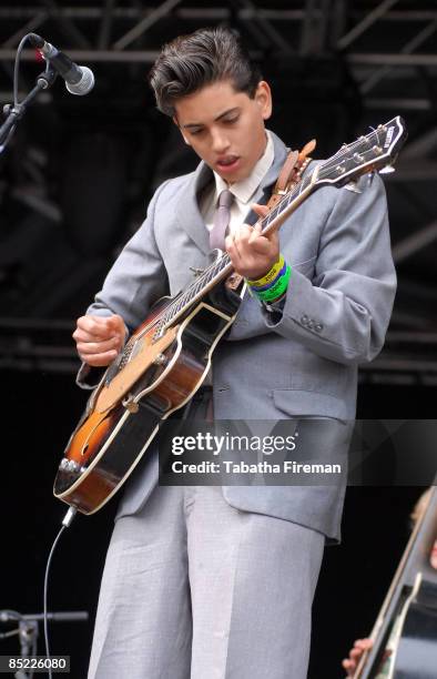 Photo of Kitty, Daisy & Lewis @ Bestival - 09/09/06, Kitty, Daisy & Lewis on the main stage @ Bestival - 09/09/06