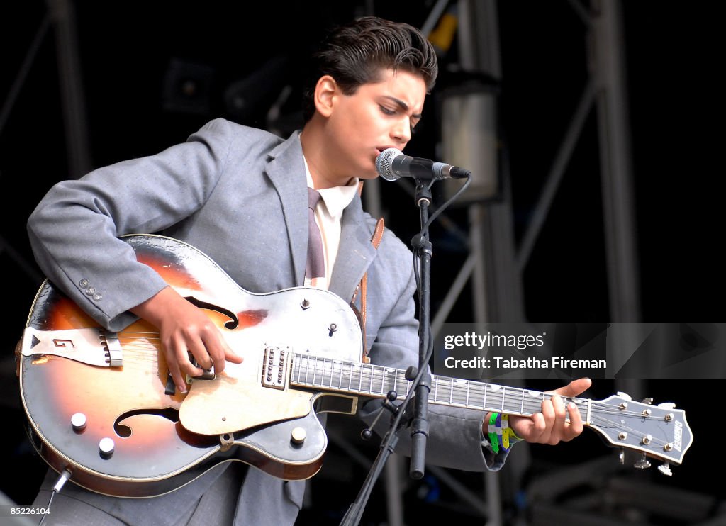 Photo of Kitty, Daisy & Lewis @ Bestival - 09/09/06