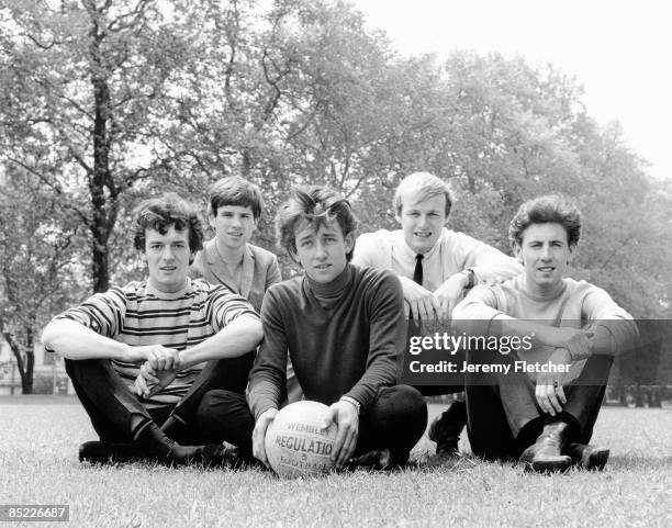 Photo of Tony HICKS and HOLLIES and Graham NASH and Eric HAYDOCK and Bobby ELLIOTT and Allan CLARKE; L to R: Allan Clarke, Eric Haydock, Tony Hicks,...