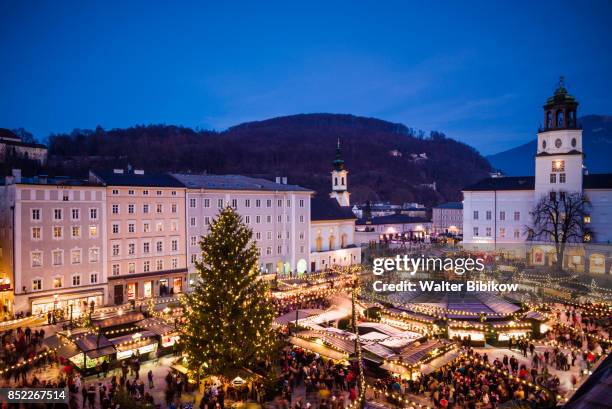 austria, salzburg, exterior - domplatz salzburg stockfoto's en -beelden