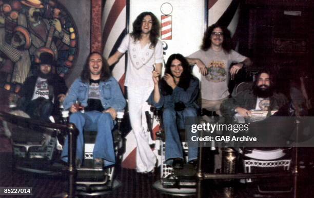 Photo of Artimus PYLE and Billy POWELL and Gary ROSSINGTON and Allen COLLINS and Ronnie VAN ZANT and Leon WILKESON and LYNYRD SKYNYRD; L-R: Leon...