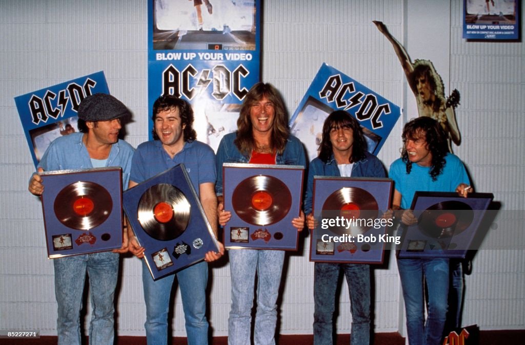 Photo of Simon WRIGHT and Malcolm YOUNG and Cliff WILLIAMS and Brian JOHNSON and Angus YOUNG and AC/DC and AC DC