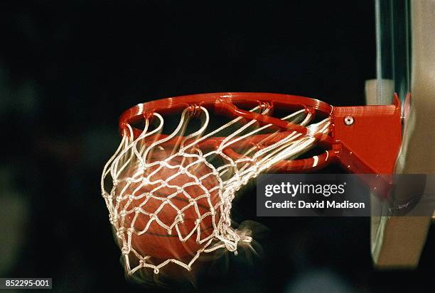 basketball, ball going through hoop, close-up (blurred motion) - basketbal bal stockfoto's en -beelden