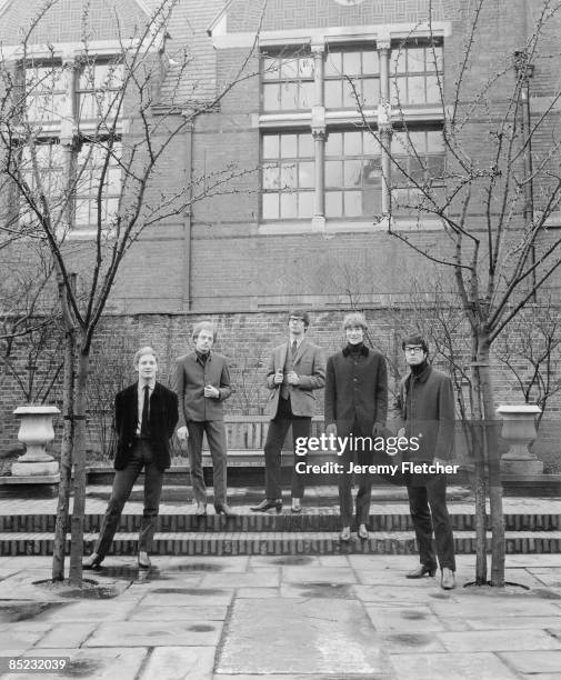 Photo of MANFRED MANN; L-R: Mike Vickers, Mike Hugg, Tom McGuinness, Paul Jones, Manfred Mann - posed, group shot