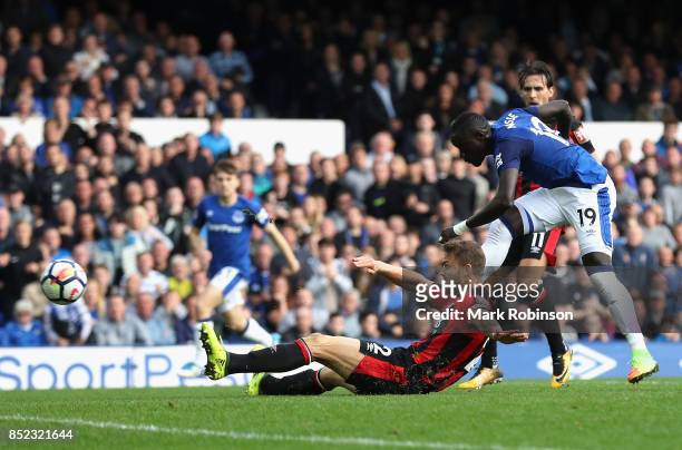Oumar Niasse of Everton scores his side's first goal during the Premier League match between Everton and AFC Bournemouth at Goodison Park on...