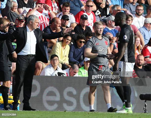 Manager Jose Mourinho of Manchester United speaks to Romelu Lukaku during the Premier League match between Southampton and Manchester United at St...