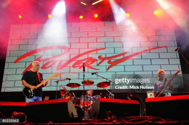 Photo of LIVE 8 and PINK FLOYD, Dave Gilmour , Nick Mason, Roger Waters - performing live onstage at Live 8