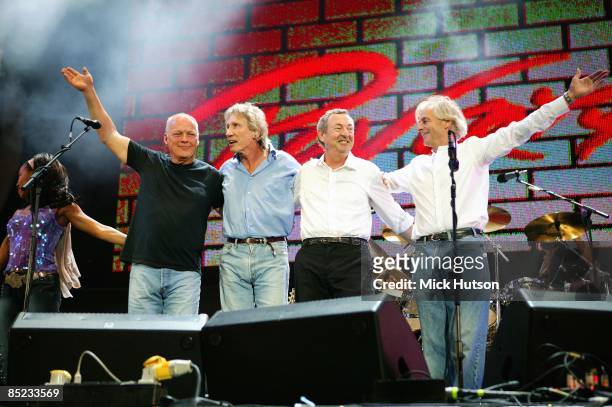 Photo of LIVE 8 and PINK FLOYD, Dave Gilmour , Roger Waters, Nick Mason & Rick Wright - performing live onstage at Live 8