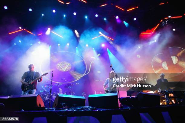 Photo of LIVE 8 and PINK FLOYD, Dave Gilmour , Nick Mason, Roger Waters & Rick Wright - performing live onstage at Live 8