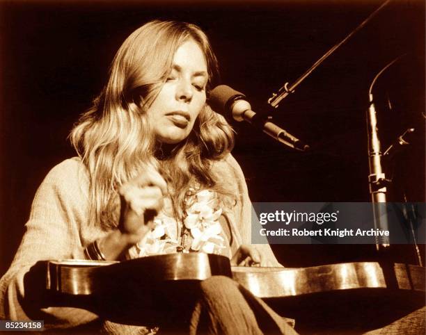 Photo of Joni MITCHELL