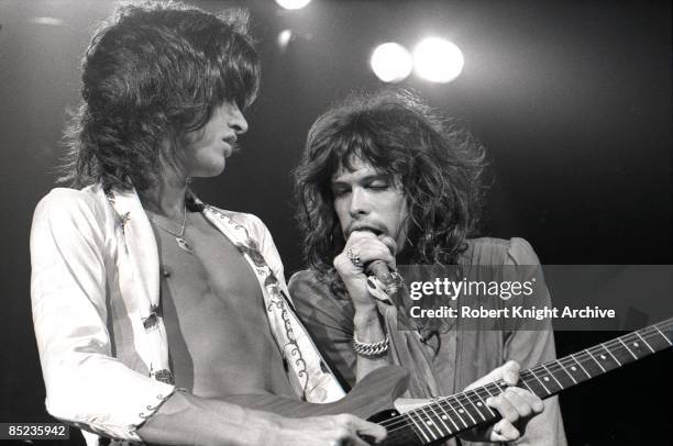 Photo of AEROSMITH and Joe PERRY and Steven TYLER, Steven Tyler & Joe Perry performing live onstage