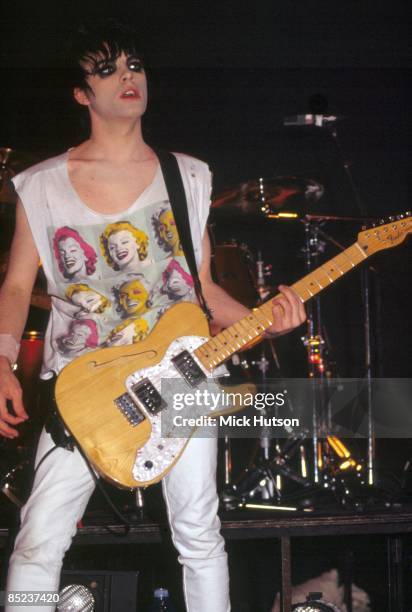 Photo of Richey EDWARDS and MANIC STREET PREACHERS, Richey Edwards performing live onstage, playing Fender Telecaster Thinline guitar