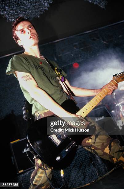 Photo of Richey EDWARDS and MANIC STREET PREACHERS; Richey Edwards performing live onstage
