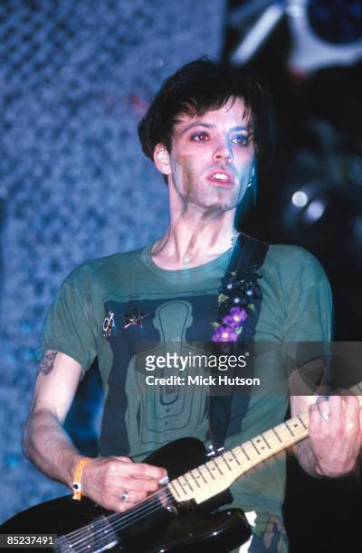 Photo of Richey EDWARDS and MANIC STREET PREACHERS, Richey Edwards performing live onstage