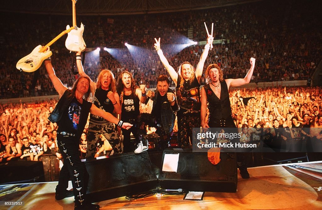 Photo of Janick GERS and IRON MAIDEN and Steve HARRIS and Dave MURRAY and Bruce DICKINSON and Adrian SMITH and Nicko McBRAIN