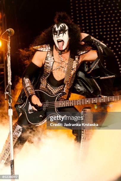 Gene Simms 1,424 Tongue Kiss Stock Photos, High-Res Pictures, and Images - Getty ...