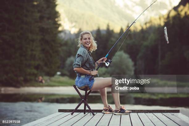 frau in natur angeln - angel stock-fotos und bilder